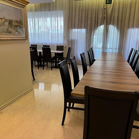 Hotel Albatros เมสเตร ภายนอก รูปภาพ