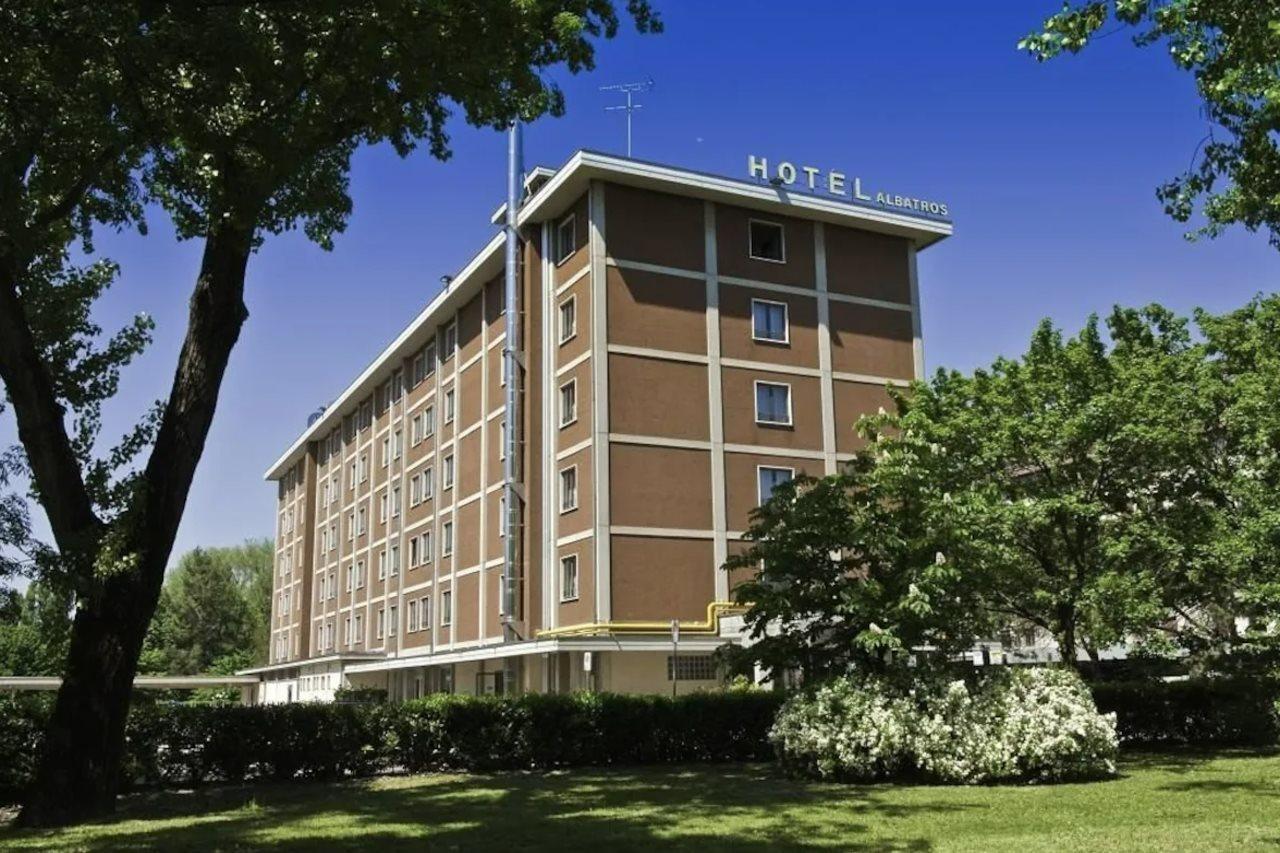 Hotel Albatros เมสเตร ภายนอก รูปภาพ