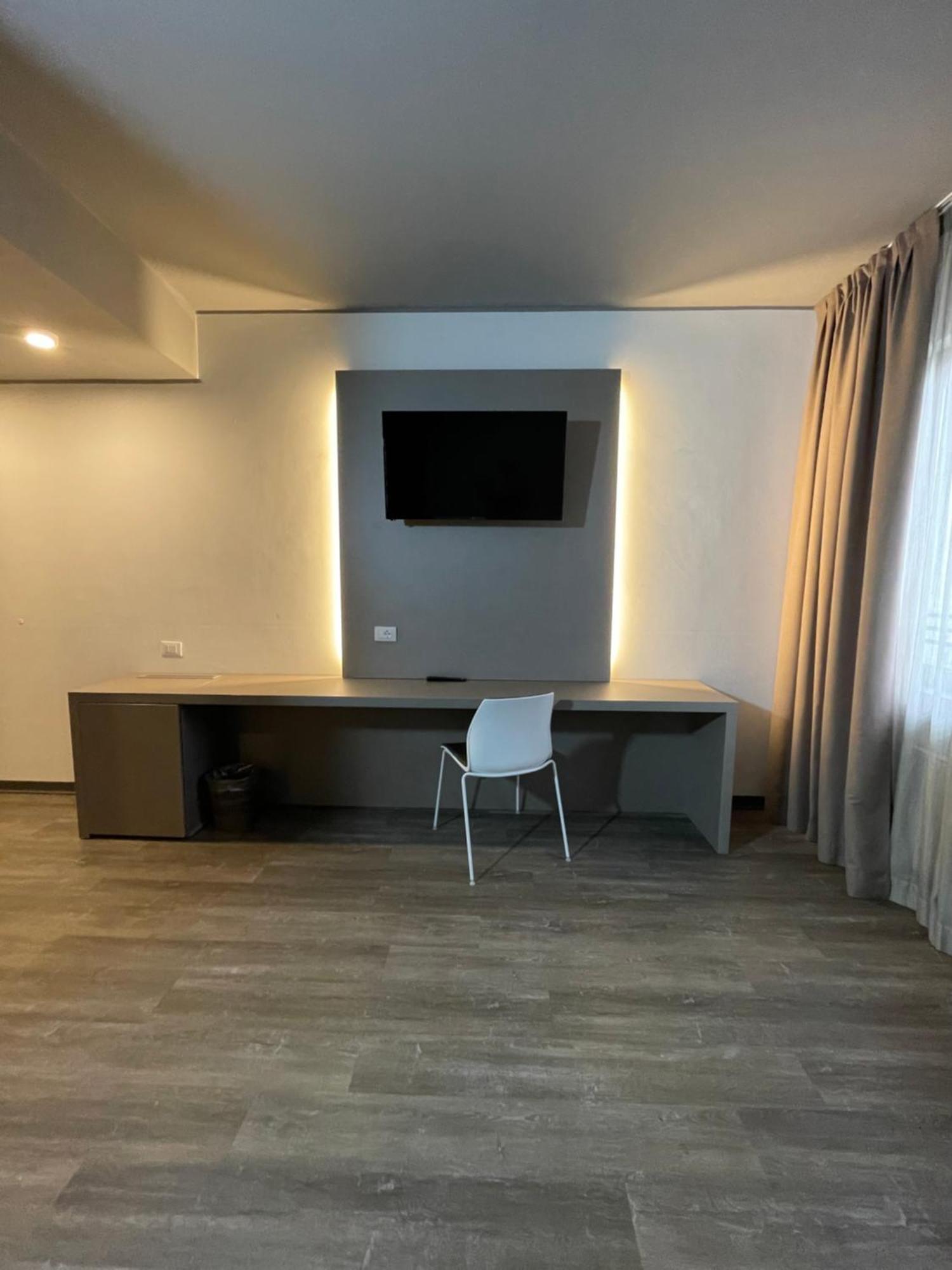 Hotel Albatros เมสเตร ภายนอก รูปภาพ