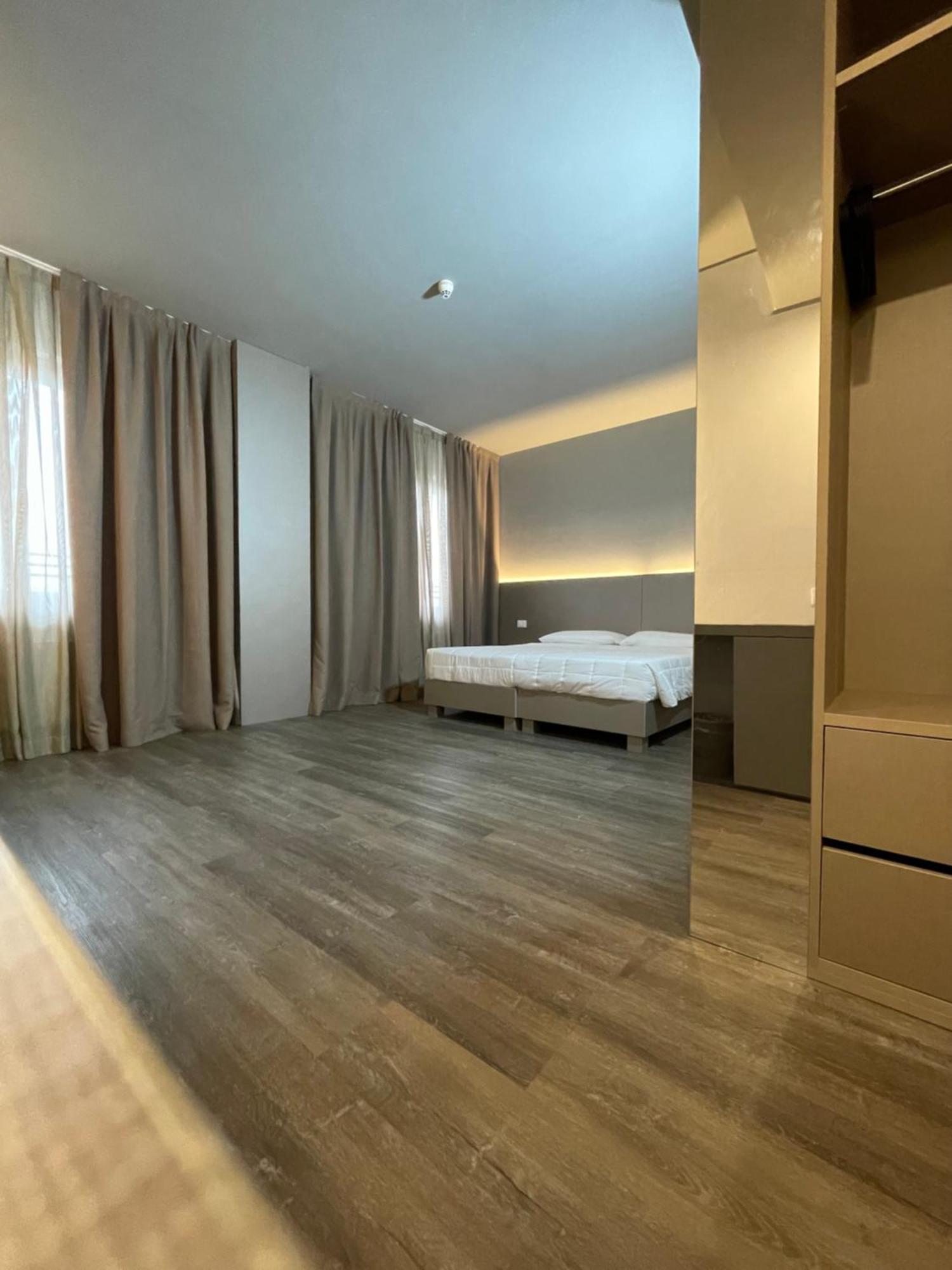 Hotel Albatros เมสเตร ภายนอก รูปภาพ