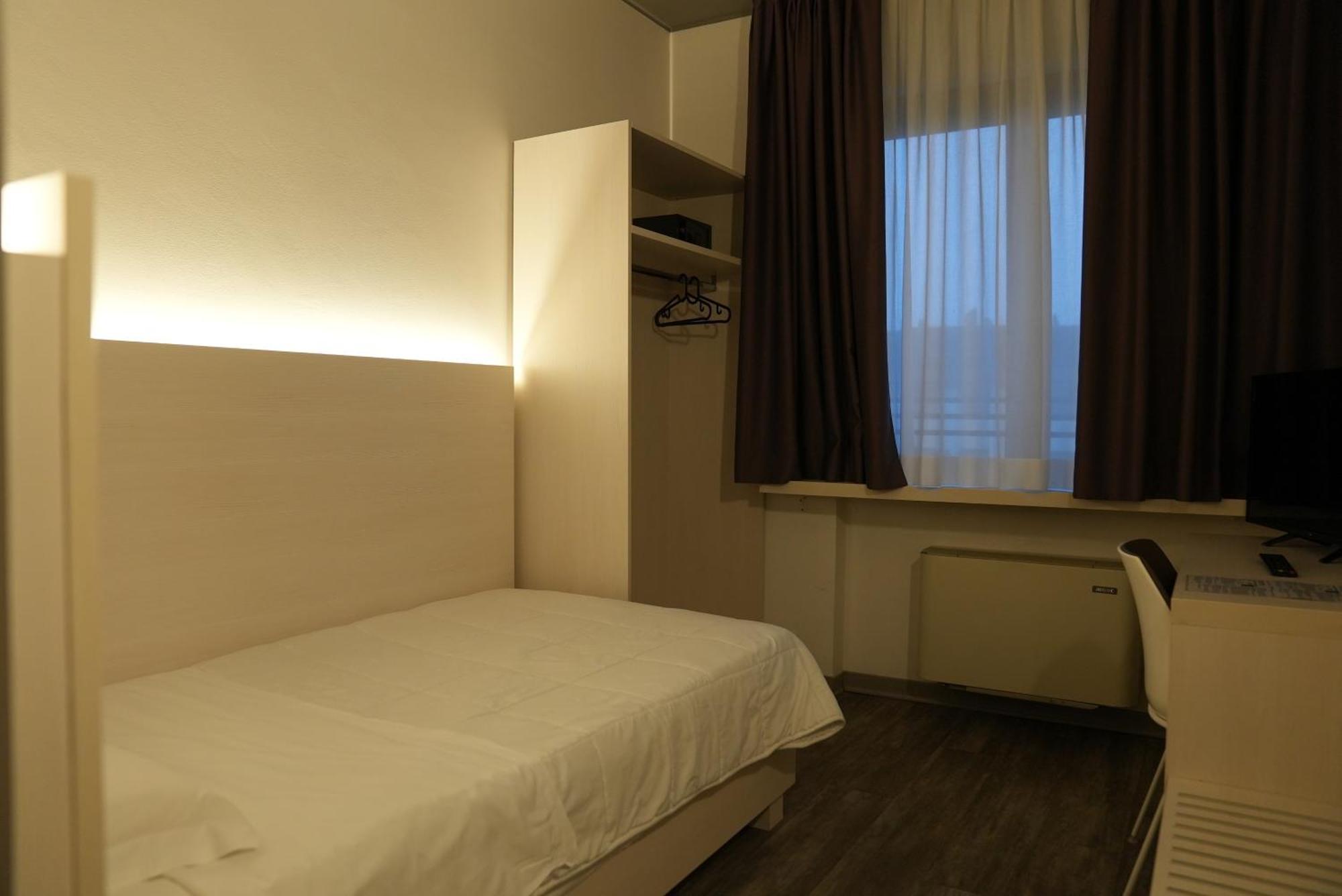 Hotel Albatros เมสเตร ภายนอก รูปภาพ