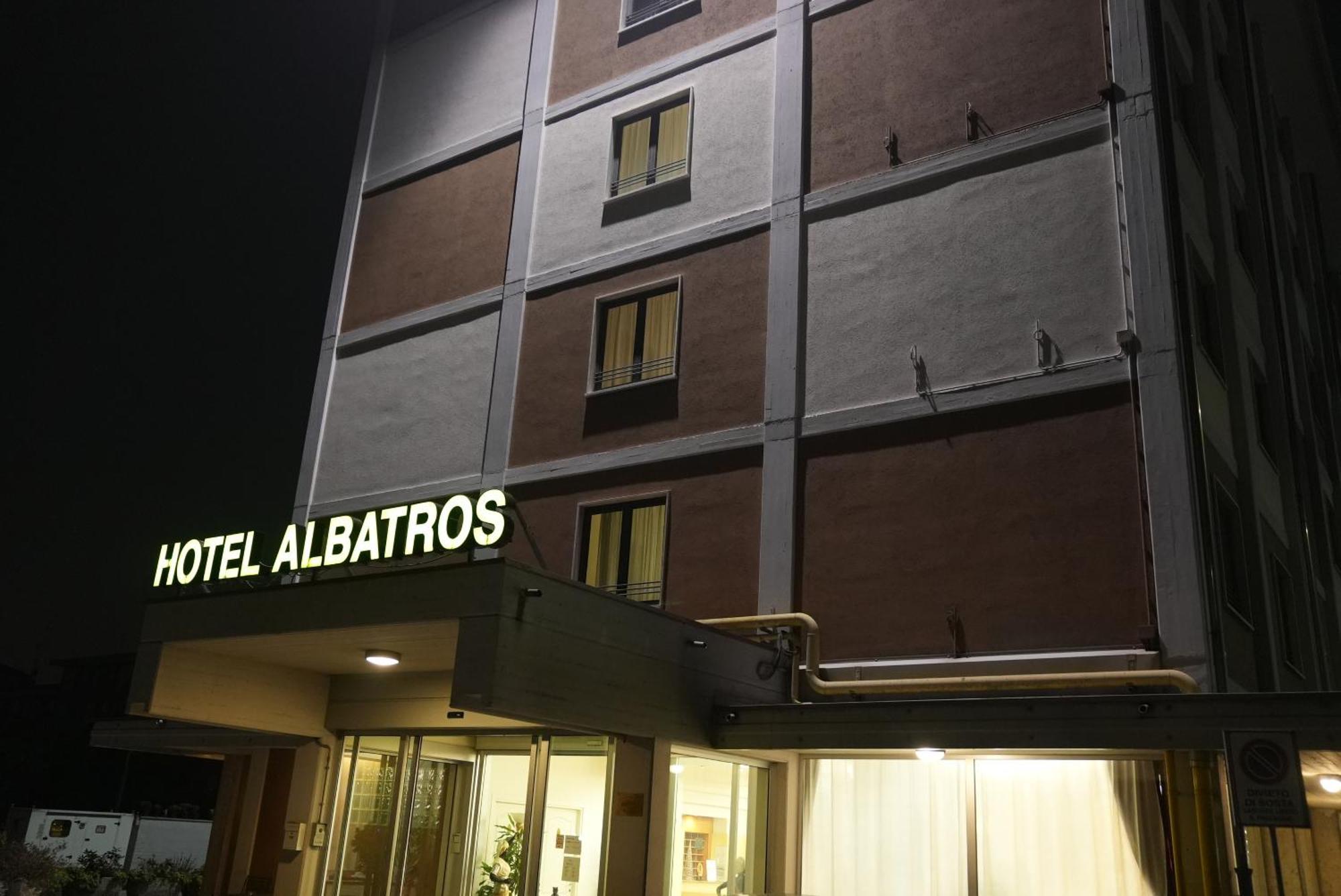 Hotel Albatros เมสเตร ภายนอก รูปภาพ