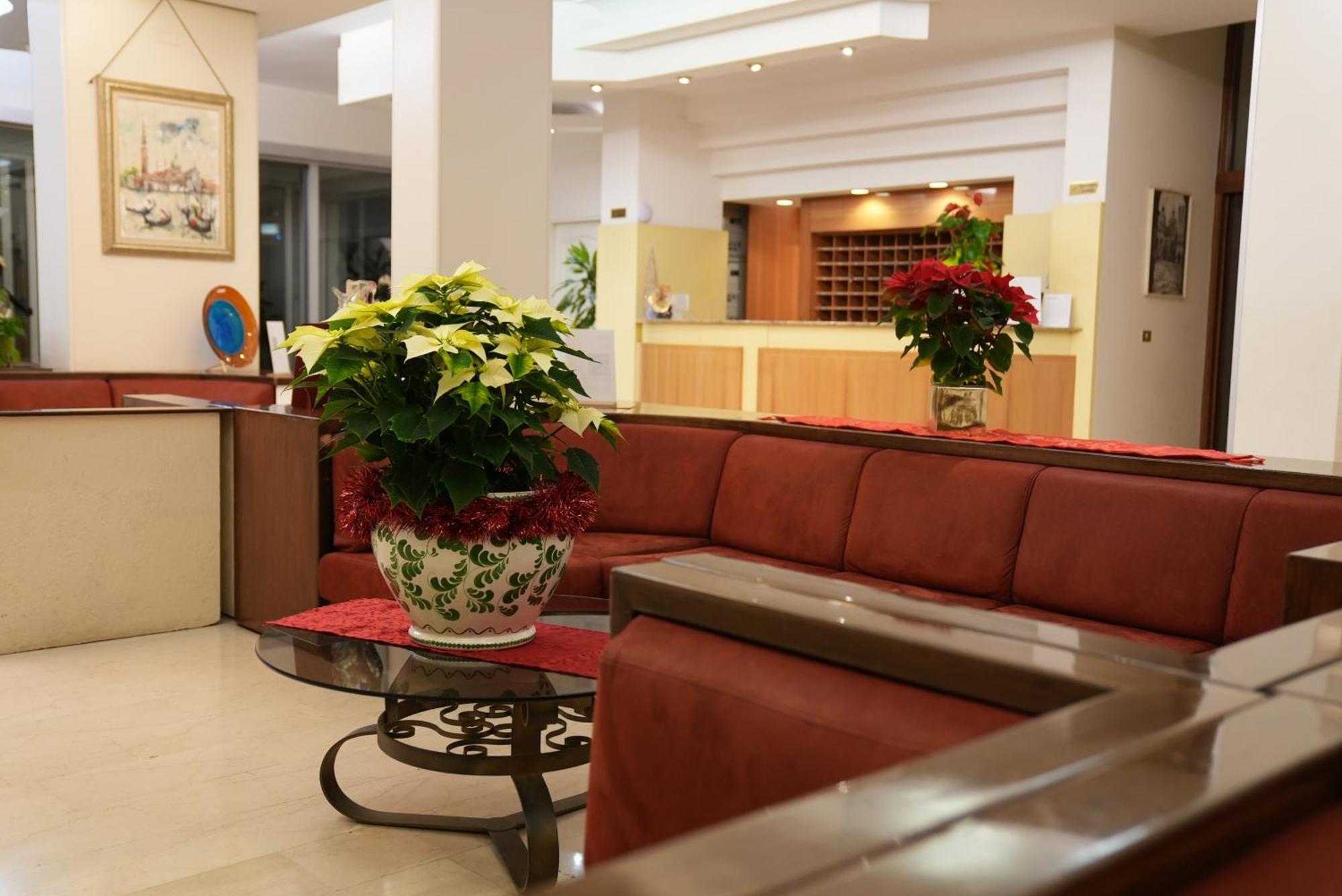 Hotel Albatros เมสเตร ภายนอก รูปภาพ