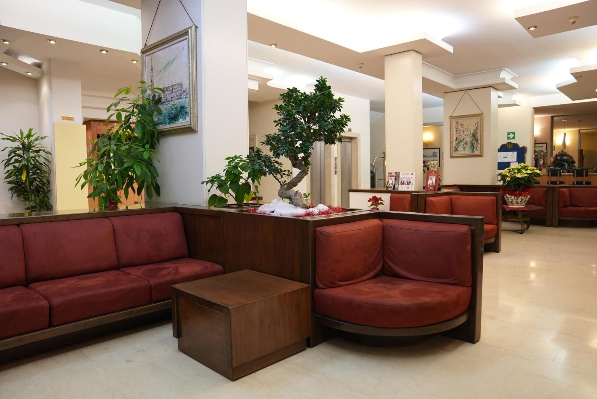 Hotel Albatros เมสเตร ภายนอก รูปภาพ