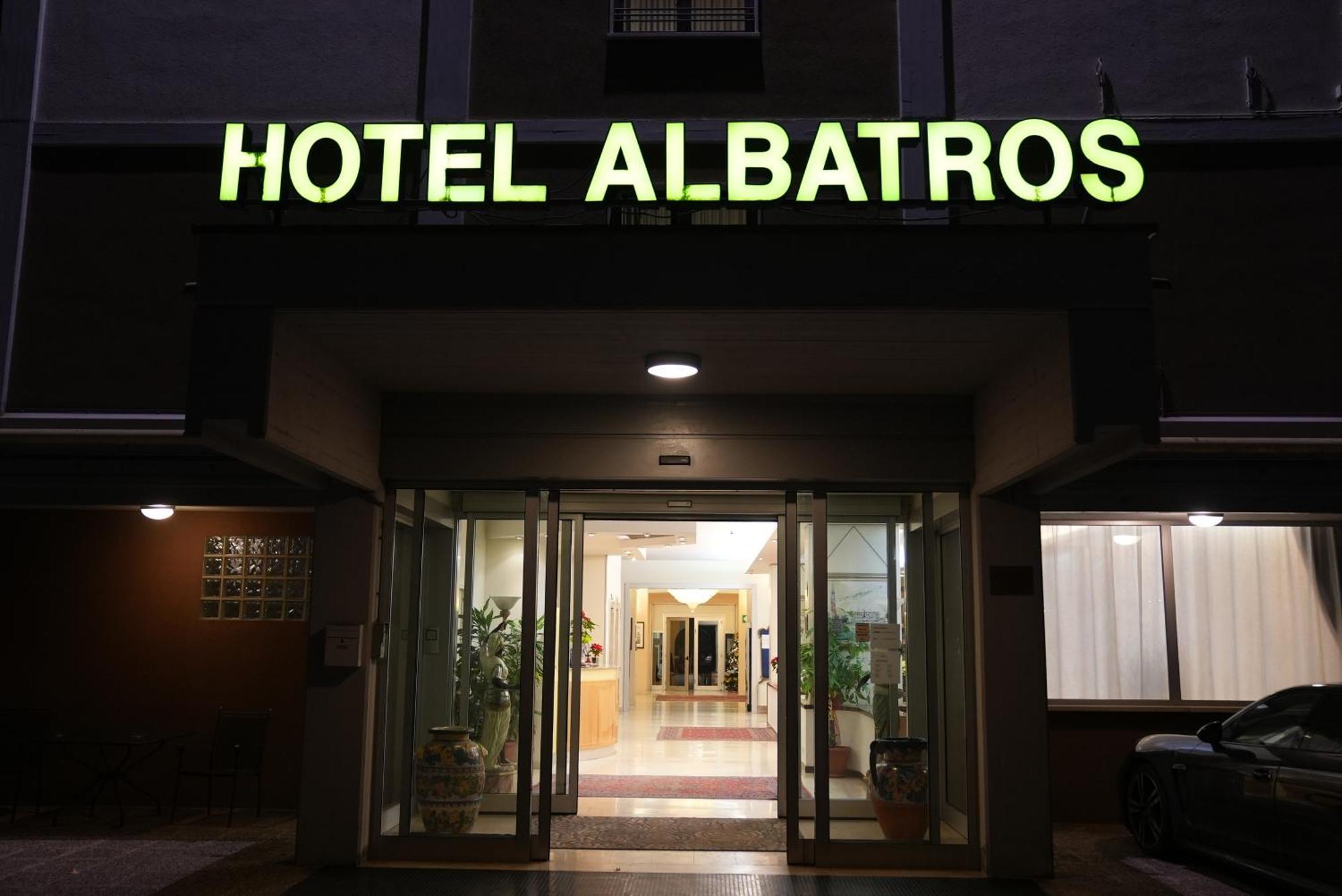 Hotel Albatros เมสเตร ภายนอก รูปภาพ