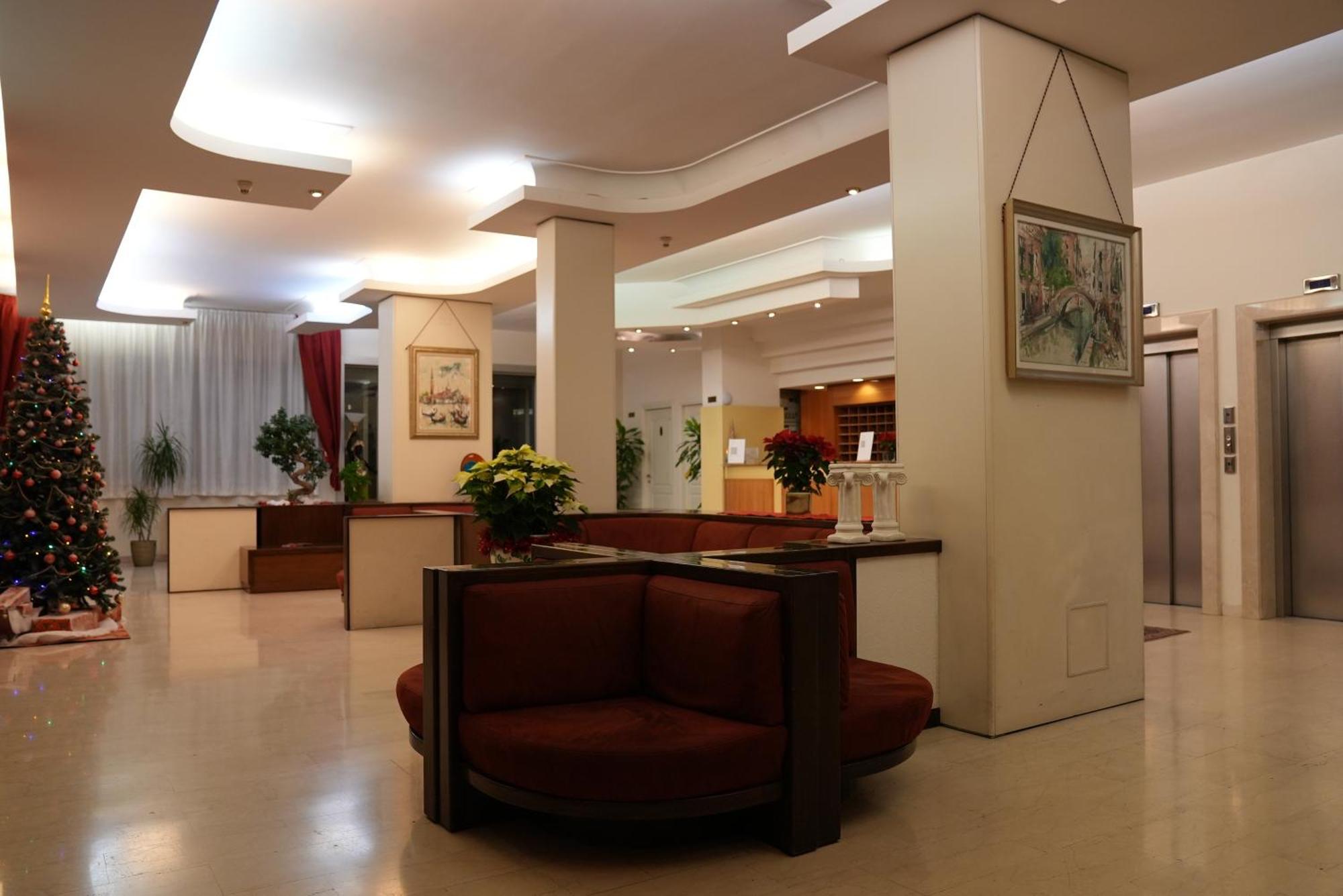 Hotel Albatros เมสเตร ภายนอก รูปภาพ