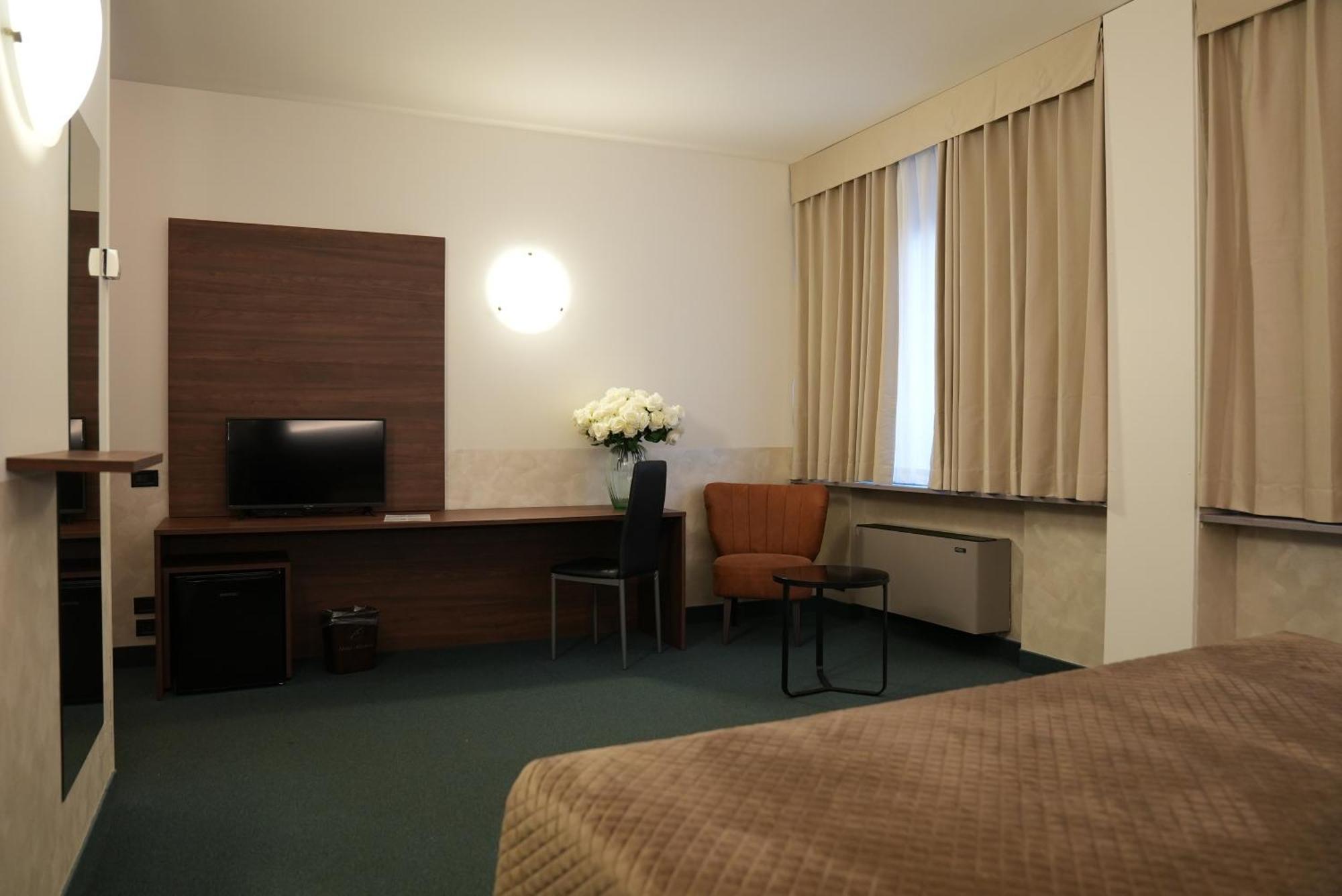Hotel Albatros เมสเตร ภายนอก รูปภาพ