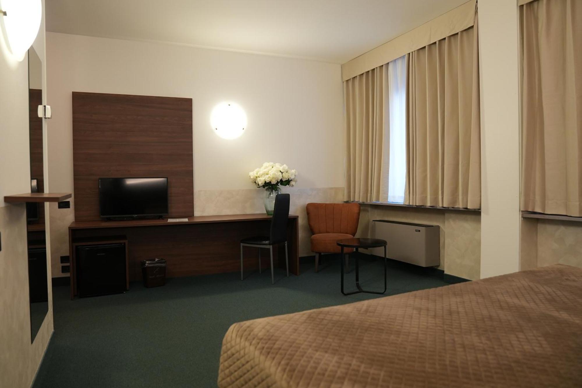 Hotel Albatros เมสเตร ภายนอก รูปภาพ