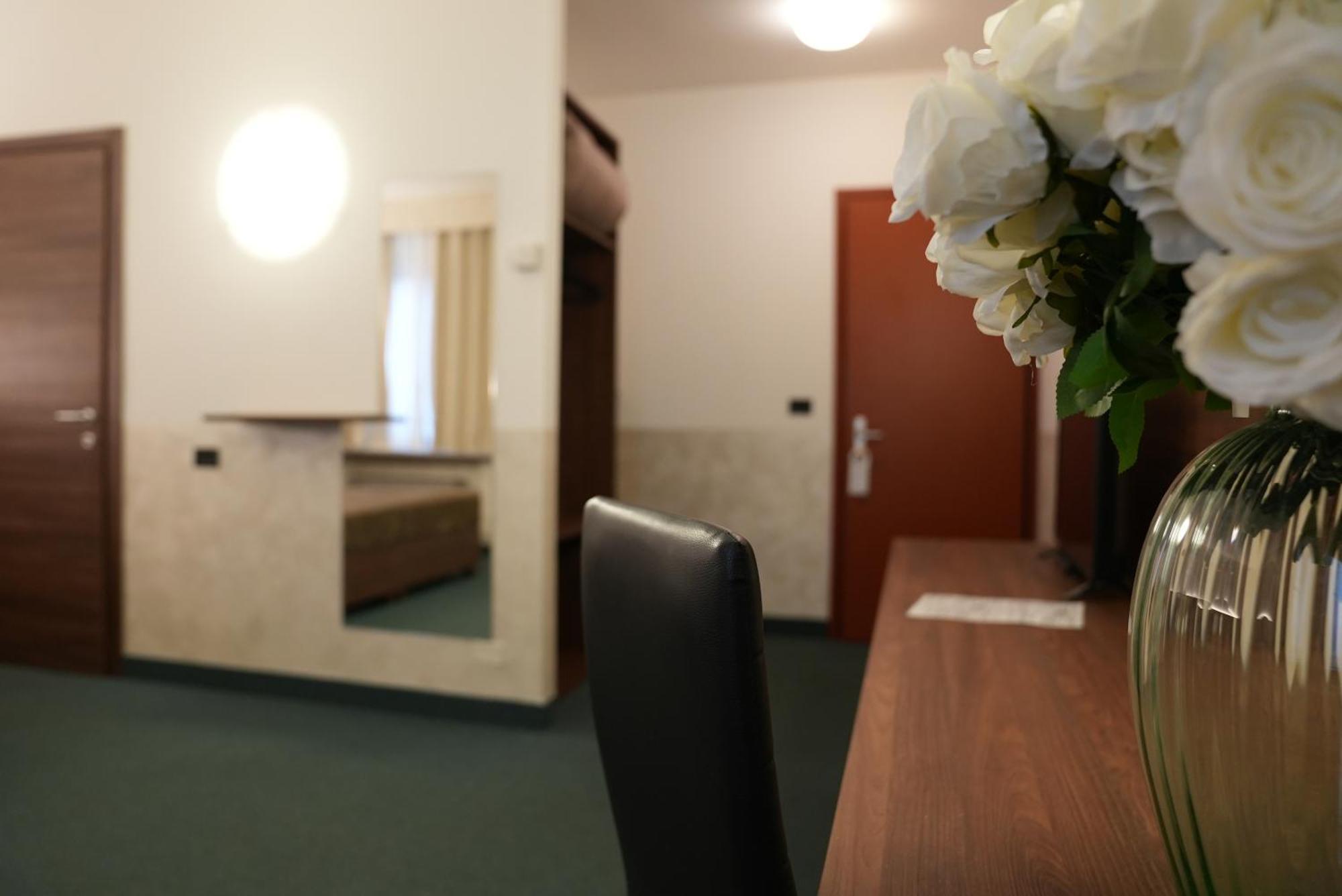 Hotel Albatros เมสเตร ภายนอก รูปภาพ