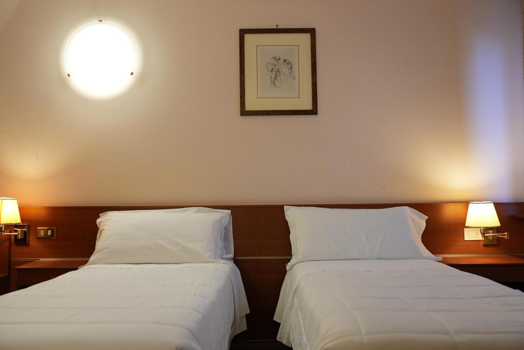 Hotel Albatros เมสเตร ภายนอก รูปภาพ