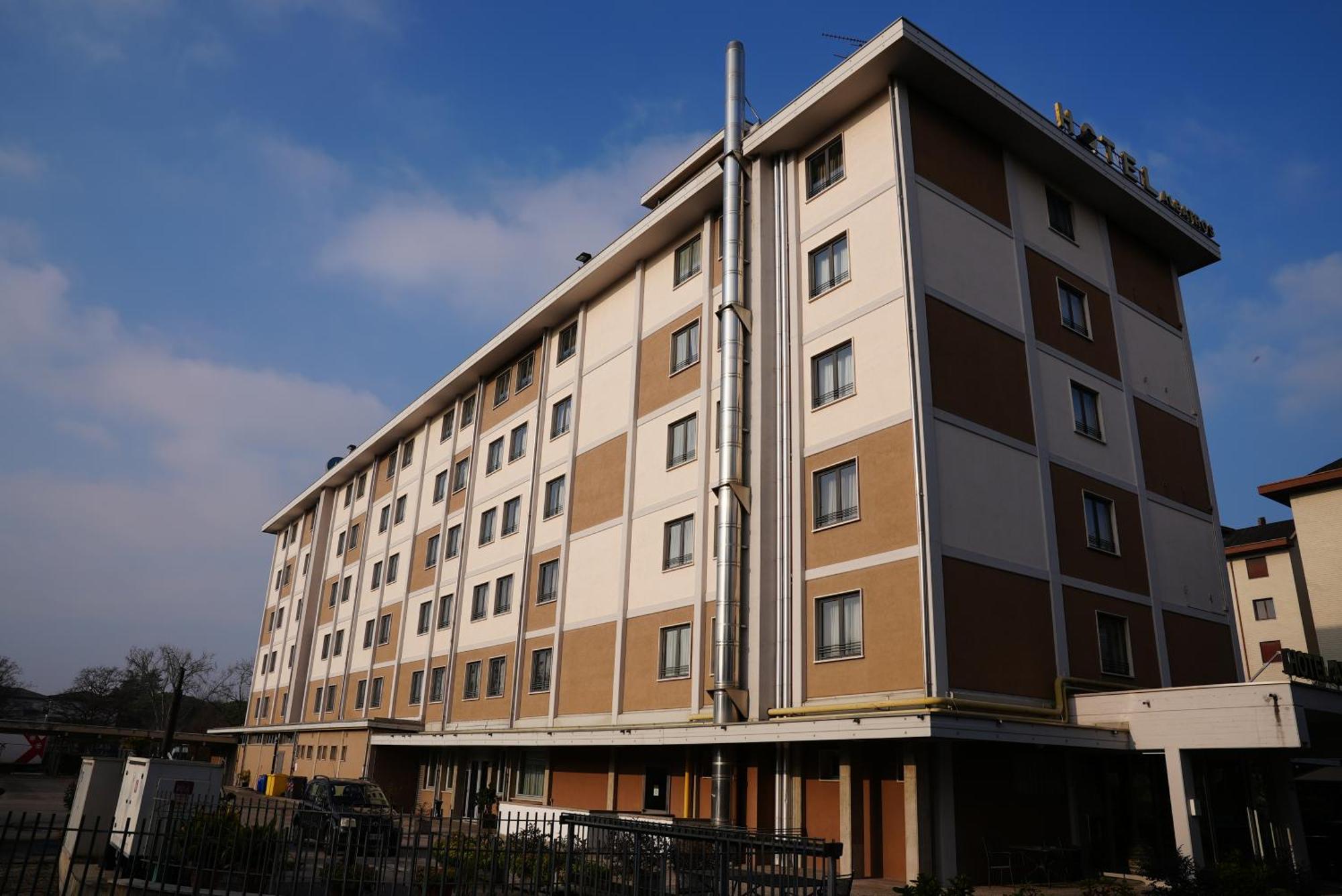 Hotel Albatros เมสเตร ภายนอก รูปภาพ