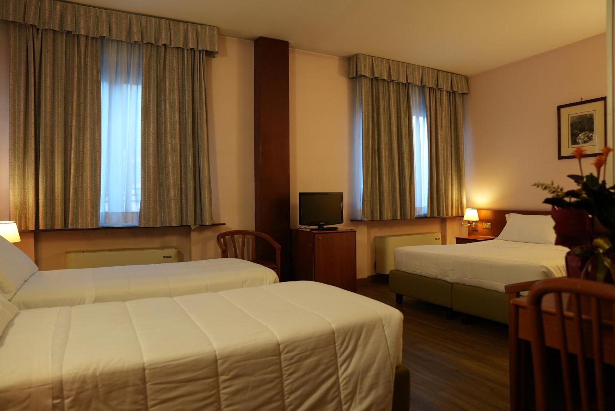 Hotel Albatros เมสเตร ภายนอก รูปภาพ