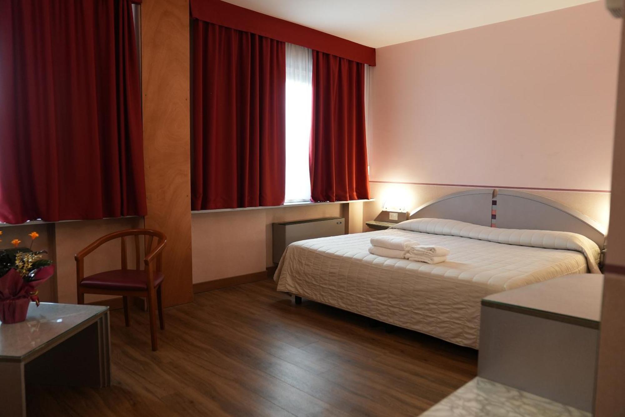 Hotel Albatros เมสเตร ภายนอก รูปภาพ