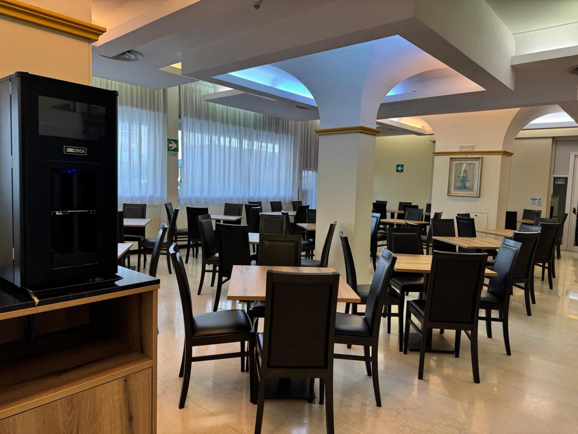 Hotel Albatros เมสเตร ภายนอก รูปภาพ