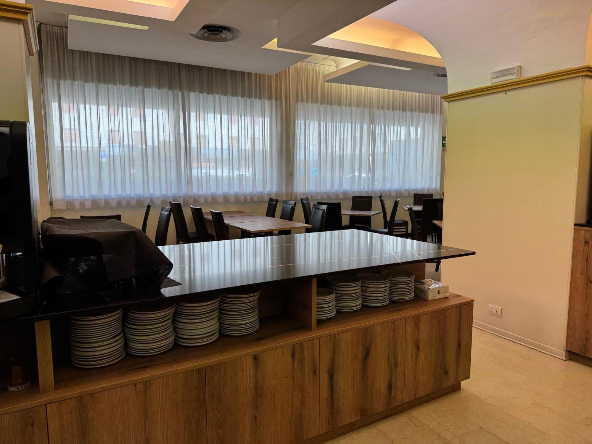 Hotel Albatros เมสเตร ภายนอก รูปภาพ