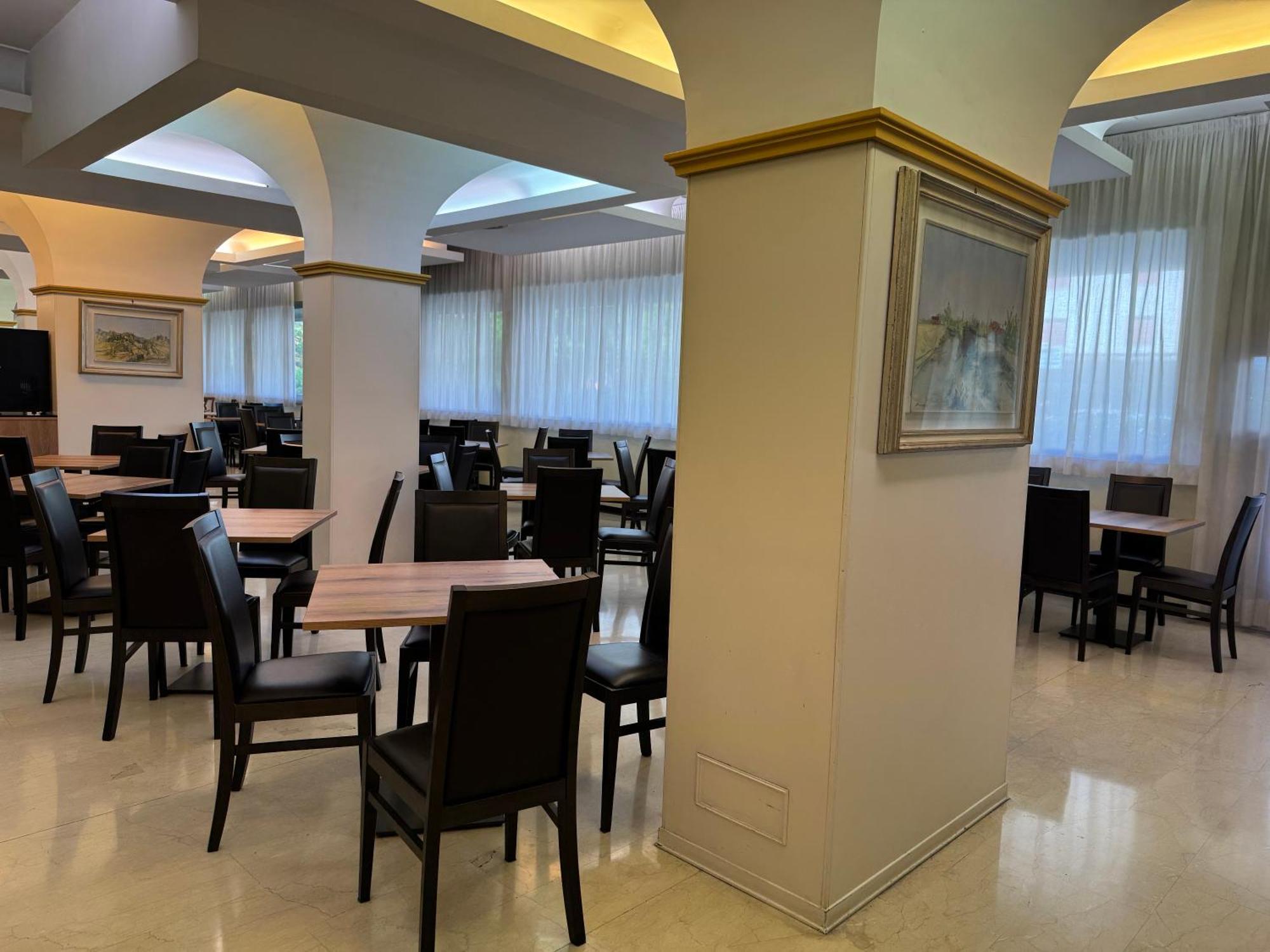 Hotel Albatros เมสเตร ภายนอก รูปภาพ