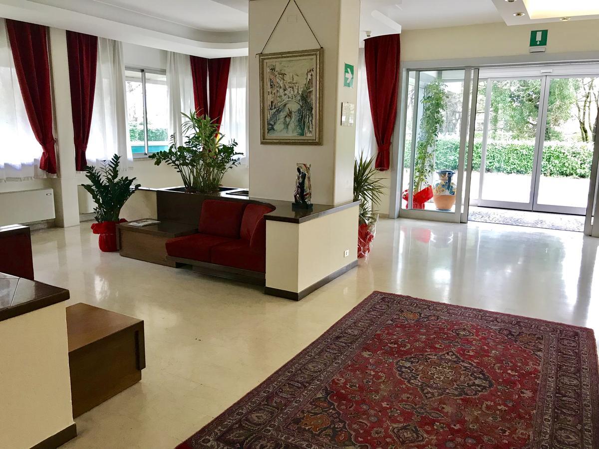 Hotel Albatros เมสเตร ภายนอก รูปภาพ