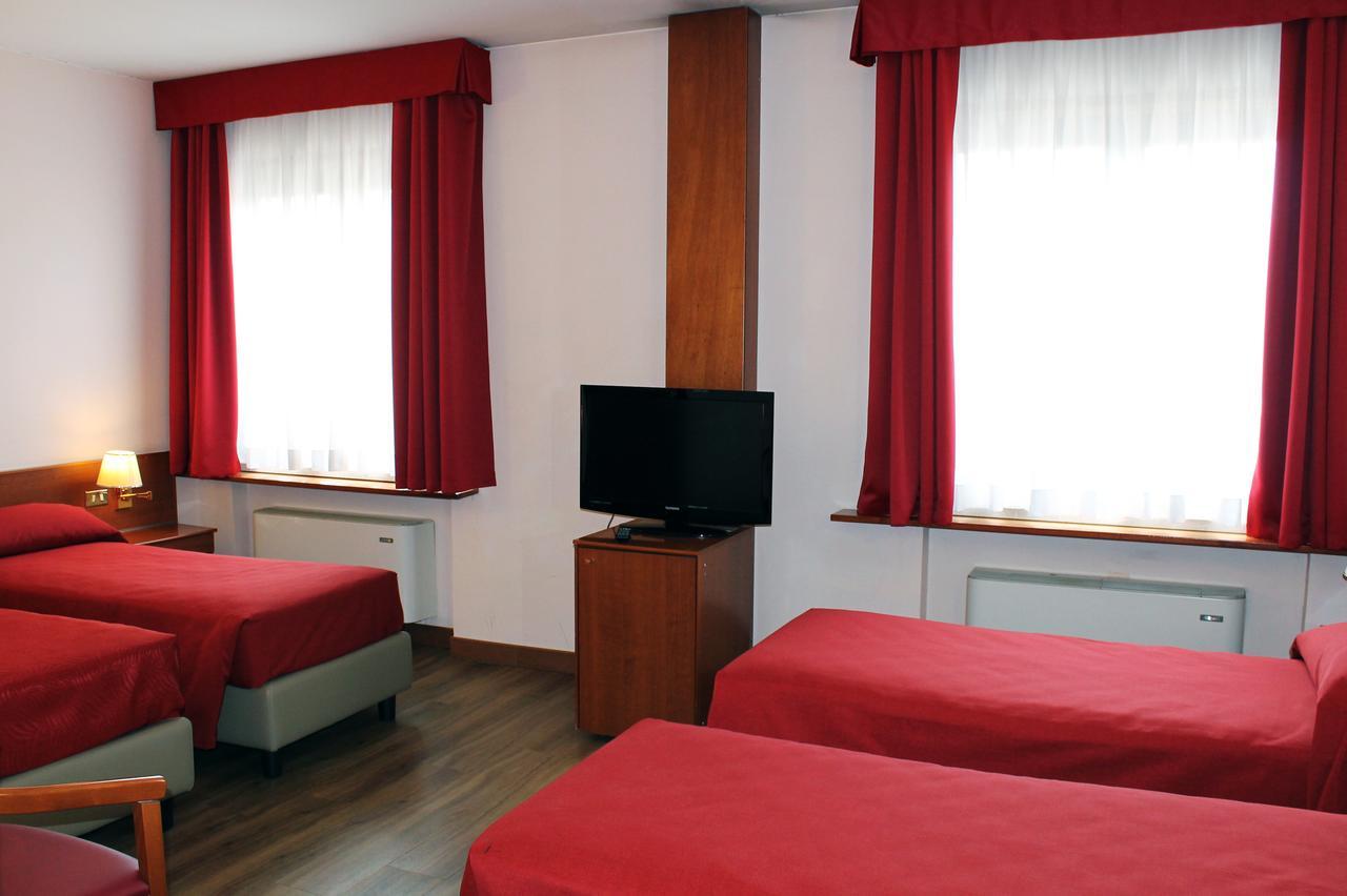Hotel Albatros เมสเตร ภายนอก รูปภาพ